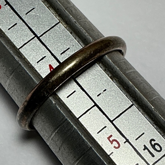 Sterling Silver Plain Ring. Size 4 - Picture 1 of 5